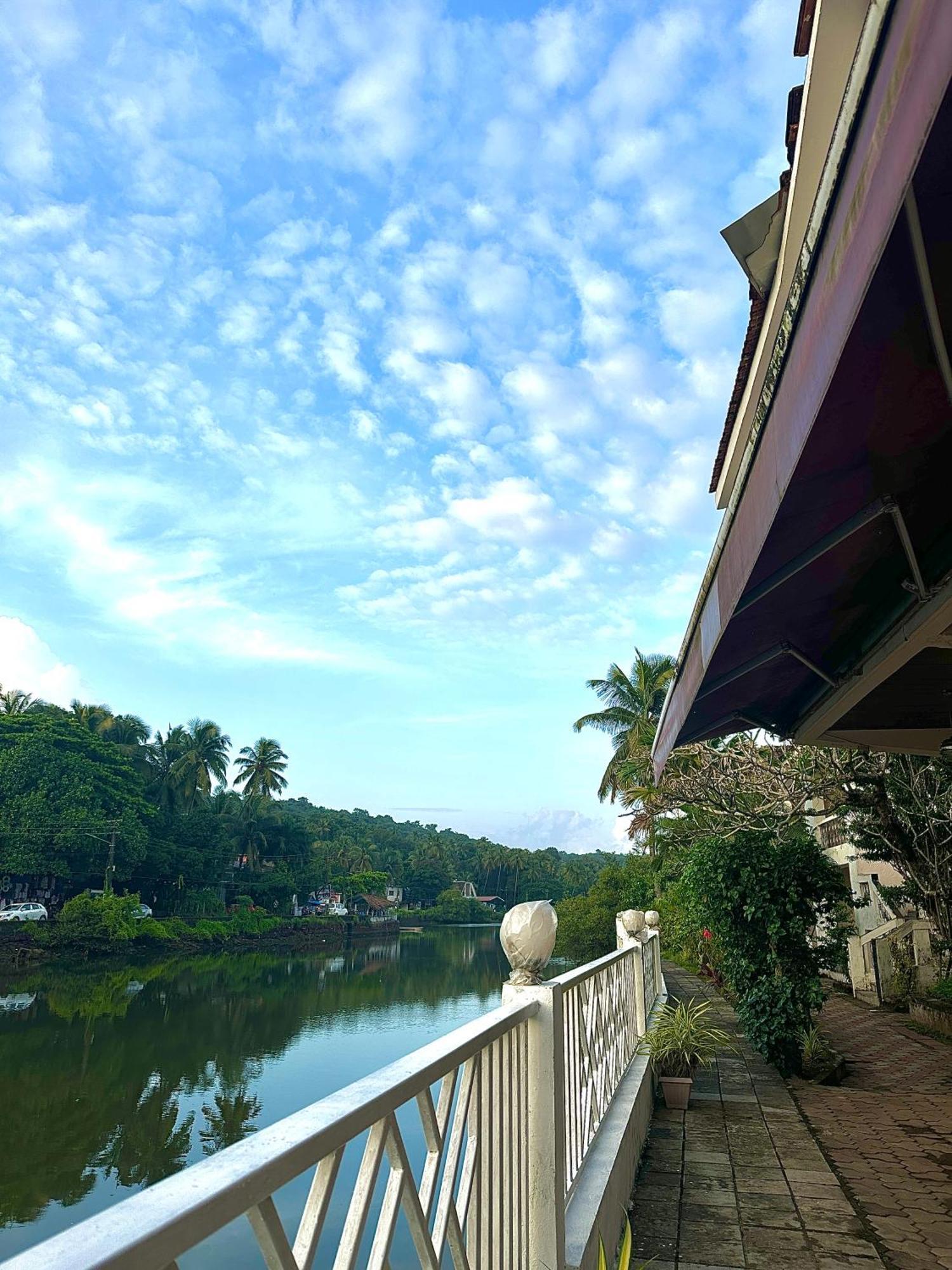 Hotel Riverside Бага Экстерьер фото
