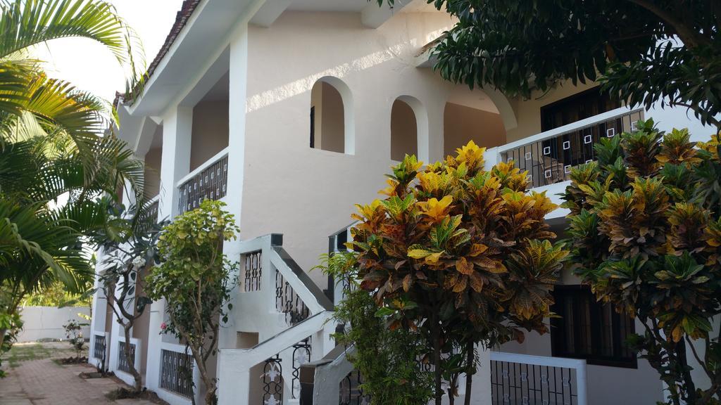 Hotel Riverside Бага Экстерьер фото